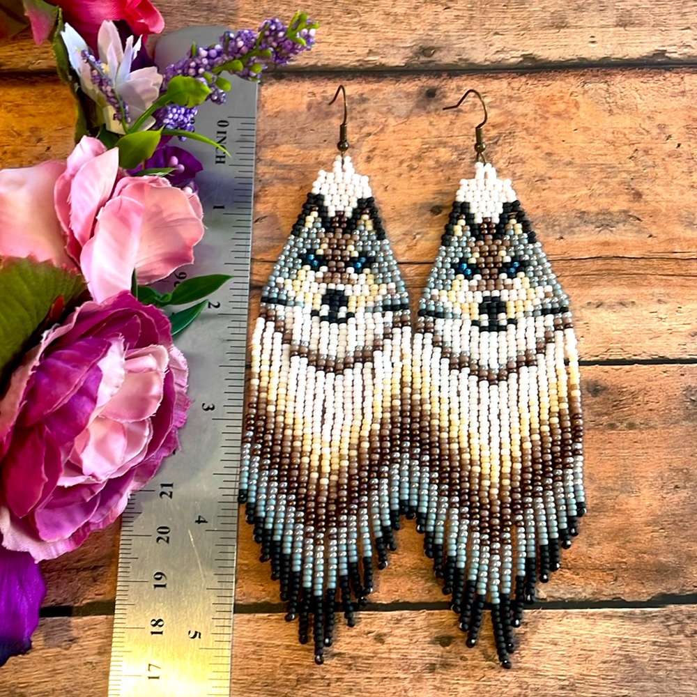 Wolves Beaded Earring - Picture 5 of 5